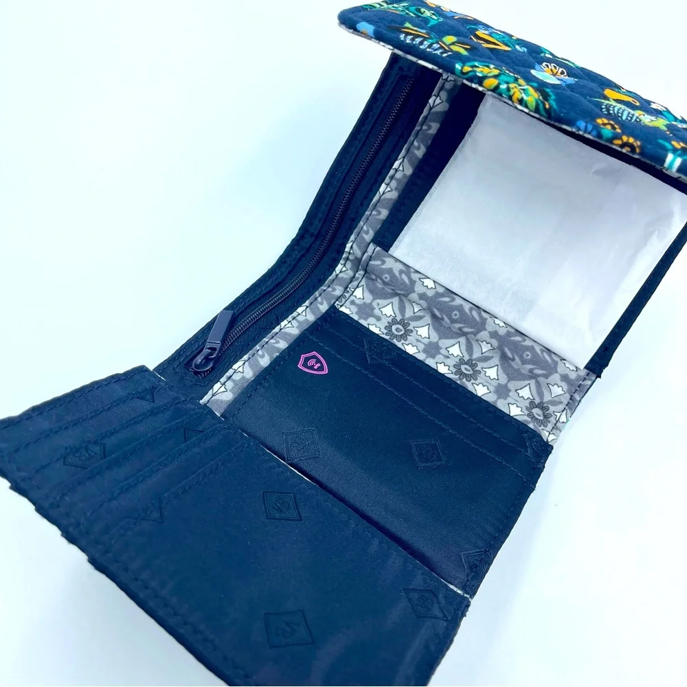 Vera Bradley RFID Riley Compact Wallet in Recycled Cotton Plants NWT - Picture 5 of 10
